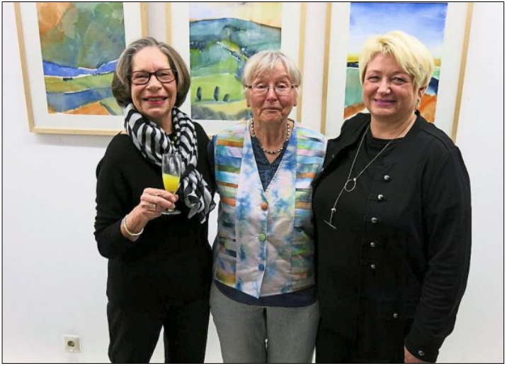 Hilke Meffert, Brita Rüsseler und Brigitte Machnik bei der Vernissage im Kunstverein Rheinstetten; Februar 2019